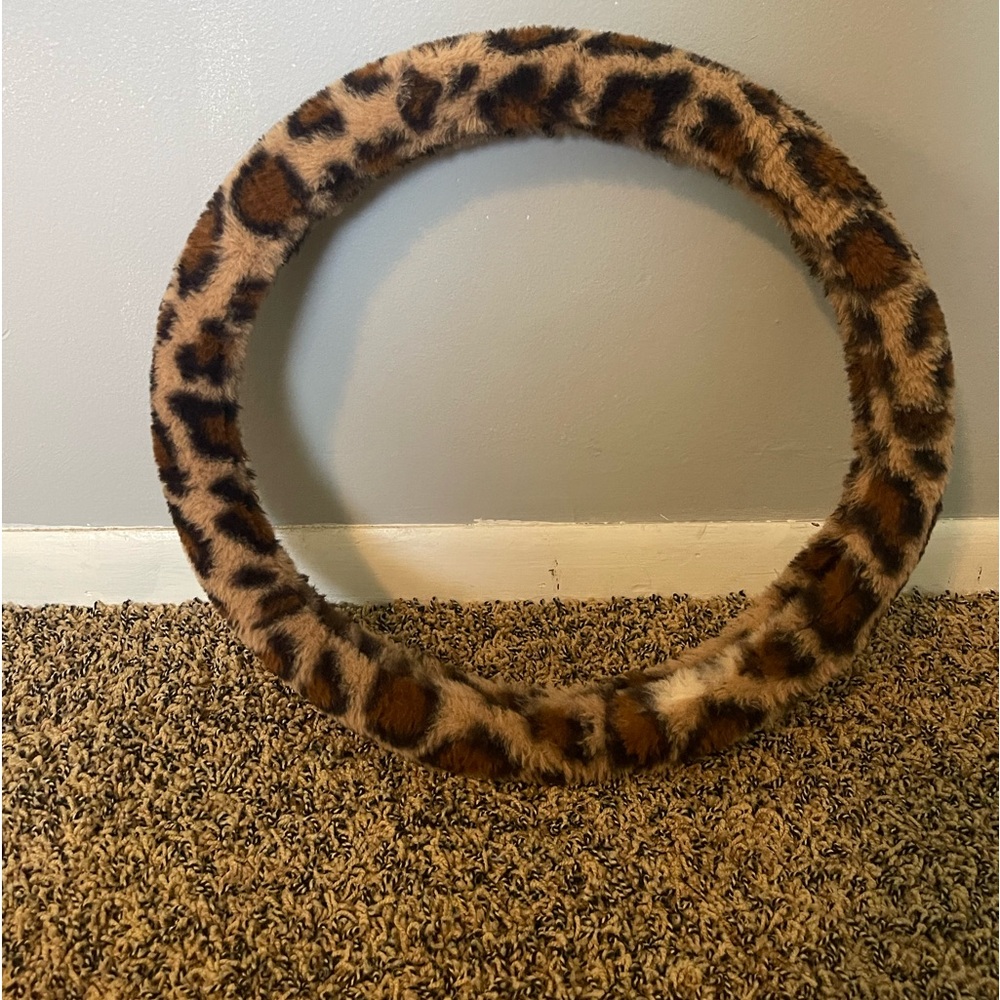 Steering wheel cover